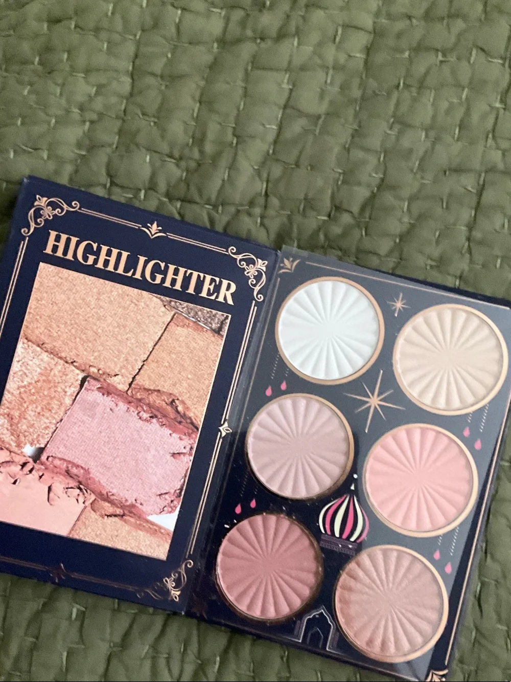 MEDECOO Full Makeup Palette includes all you need in a 📕